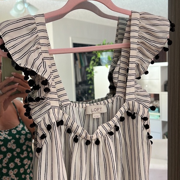 Flutter sleeve tank from Loft (xs) - Picture 3 of 3